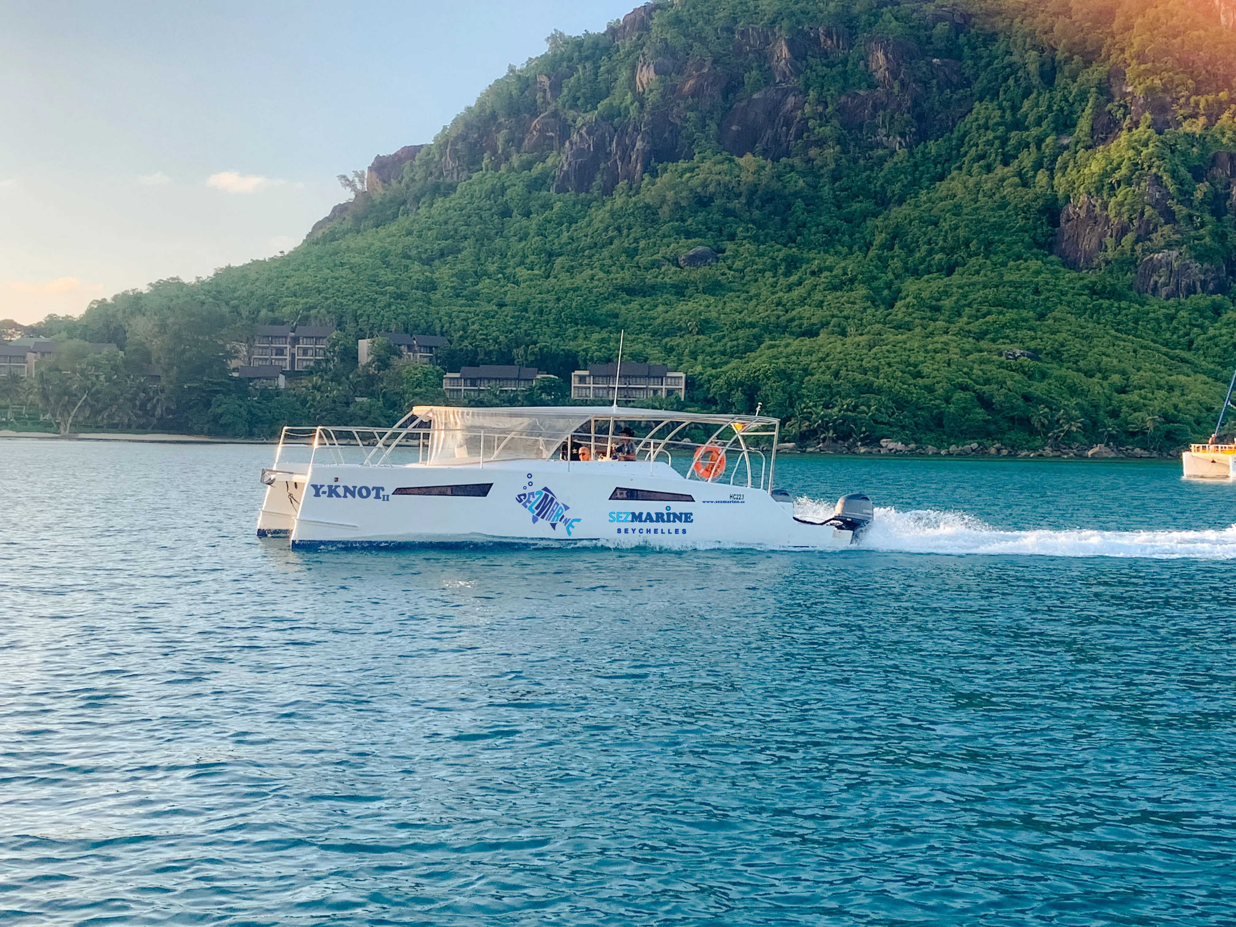 Explore Eden Island on a 10m Rental Power Catamaran Rayvin 330