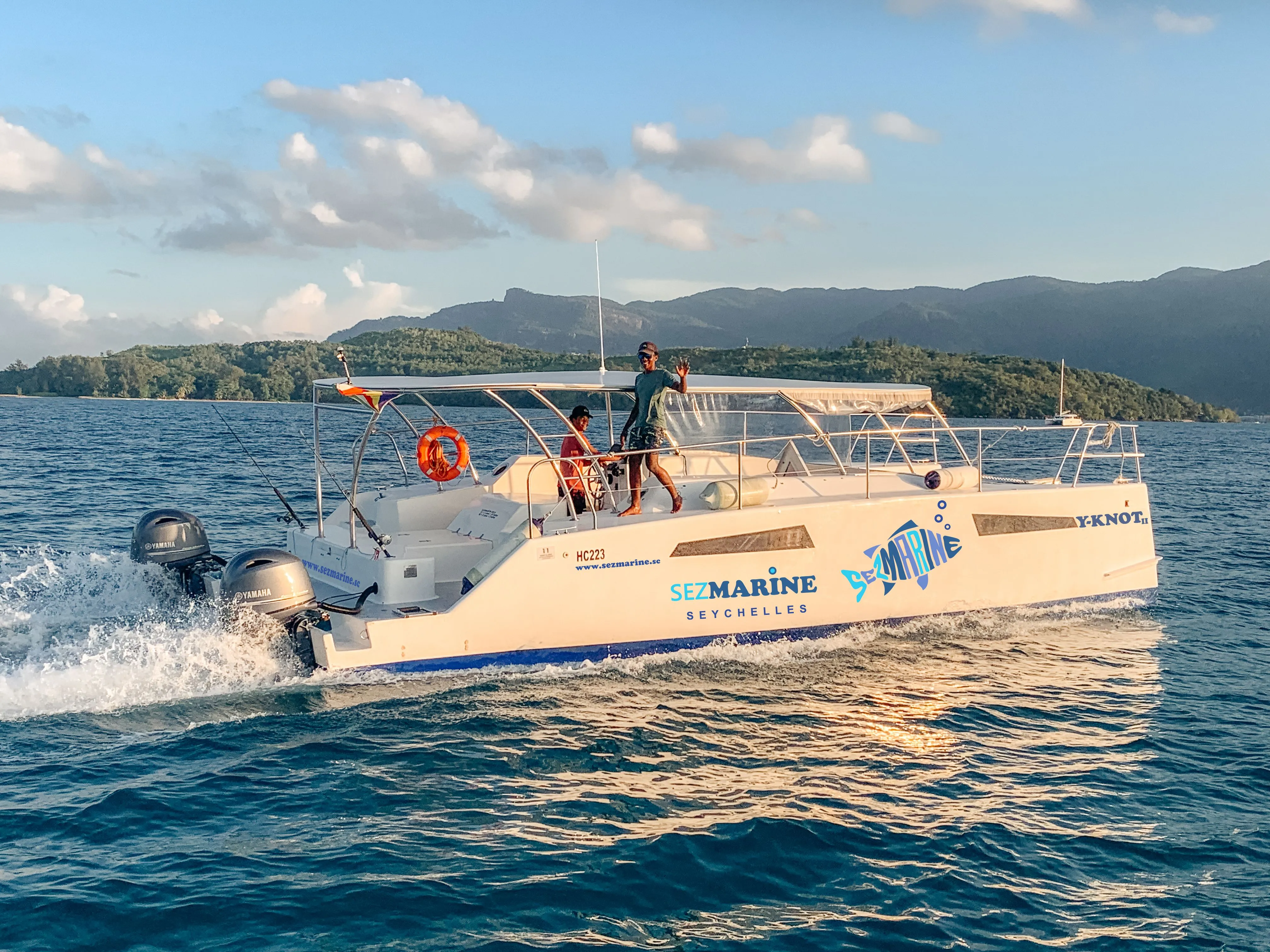 Explore Eden Island on a 10m Rental Power Catamaran Rayvin 330