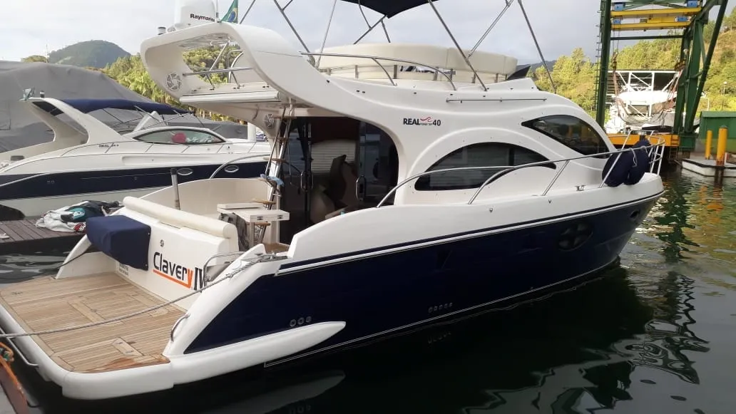 Explore Angra dos Reis on a 12.22m Rental Motor Yacht