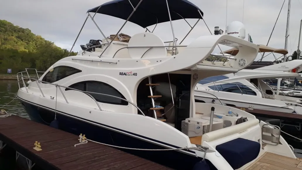 Explore Angra dos Reis on a 12.22m Rental Motor Yacht