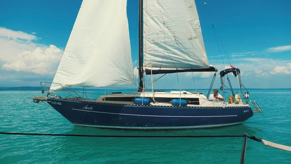 Charter a 9.27m Sailing Yacht Rebell 31 in Siófok