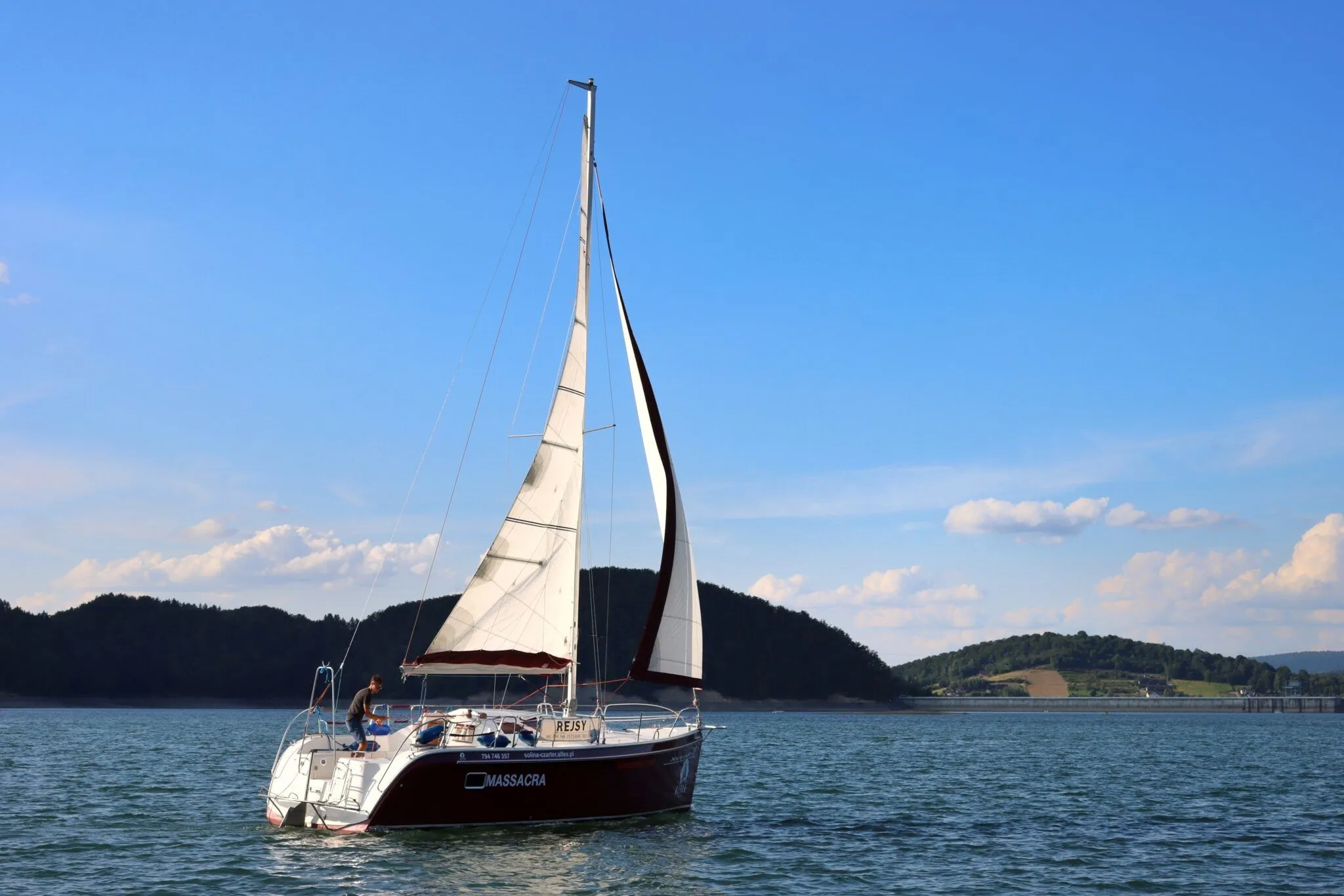 Explore Polańczyk on a 9m Rental Sailing Yacht