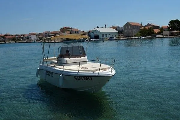 Rent a 6.2m Motor Boat Reful 22 in Betina