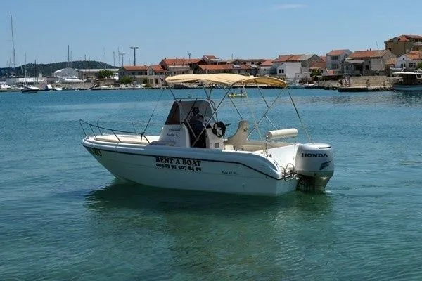 Rent a 6.2m Motor Boat Reful 22 in Betina