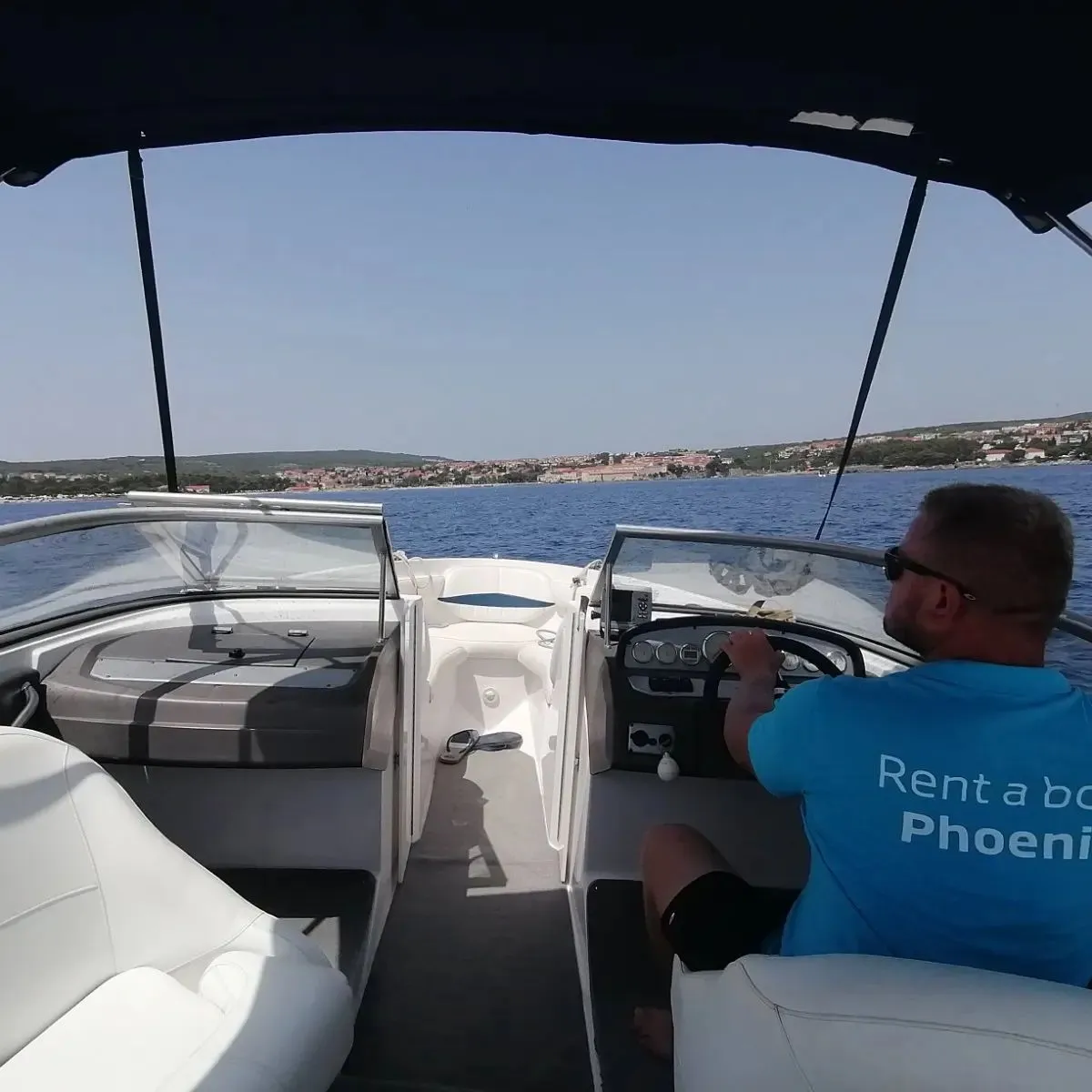 Charter a 6.5m Regal 2000 Motor Boat in Krk