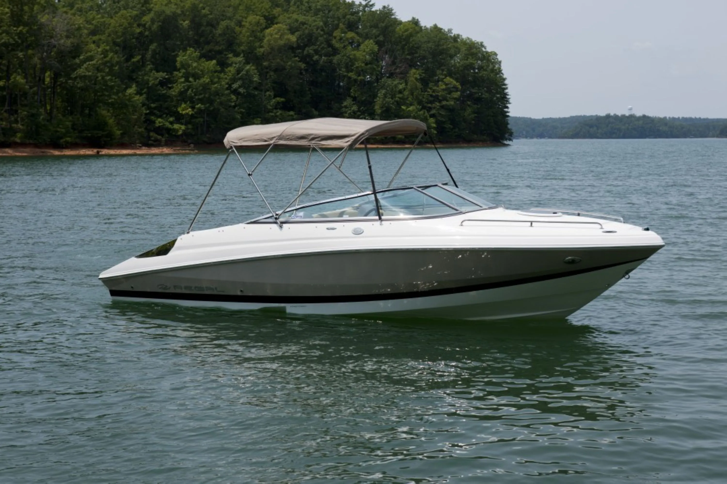 6.8m Murter Regal 2250 Motor Boat Hire
