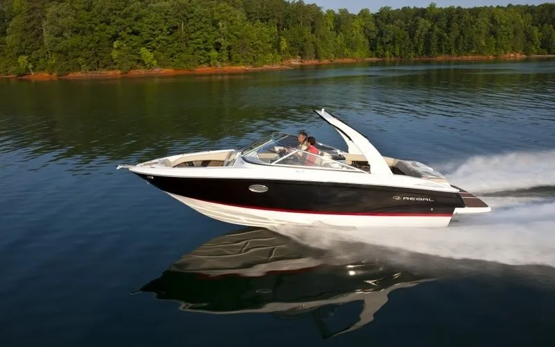 Rent a 8.7m Regal 2700 Motor Boat in Cala D'Or