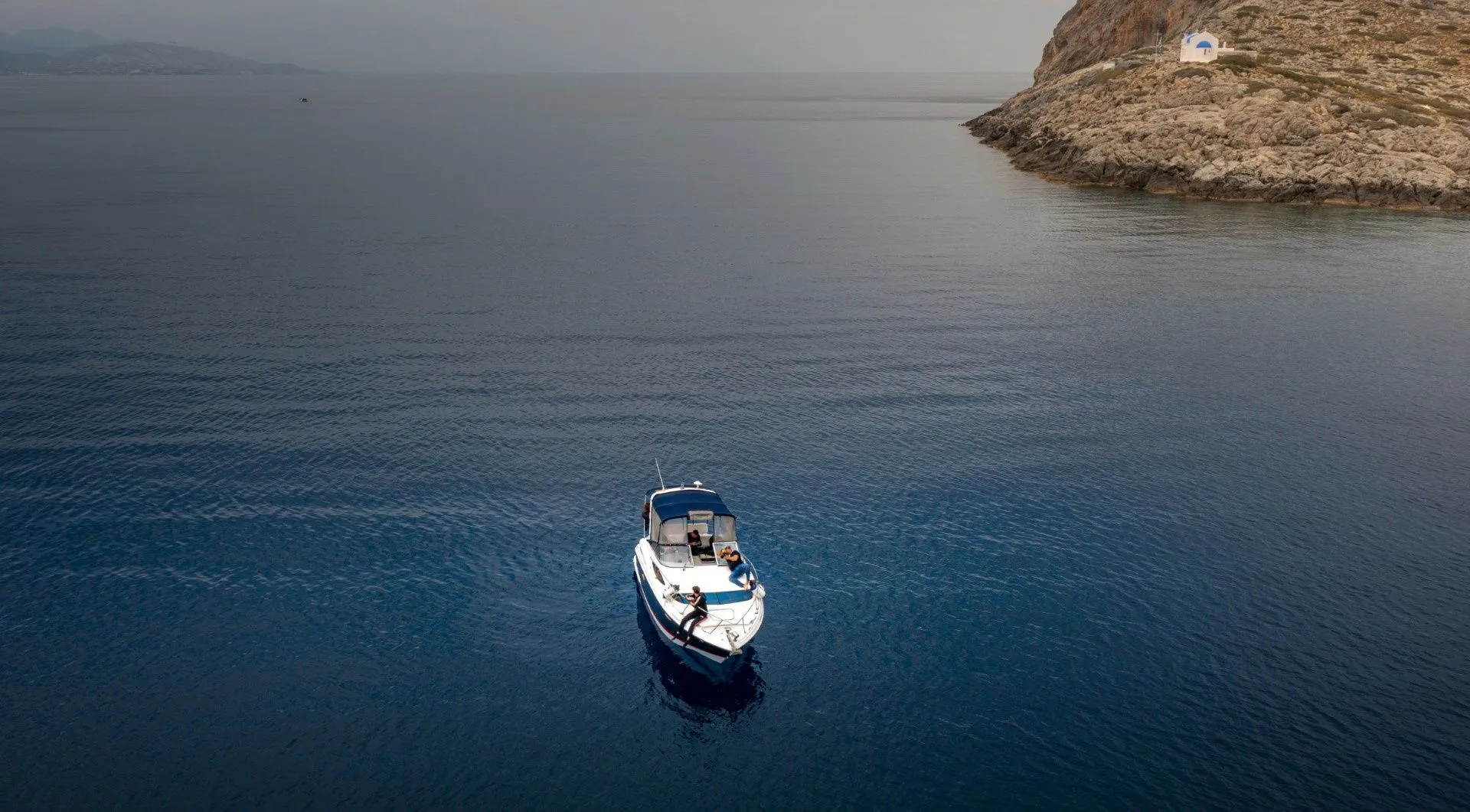 8.53m Heraklio Town Regal 2860 Motor Boat Hire