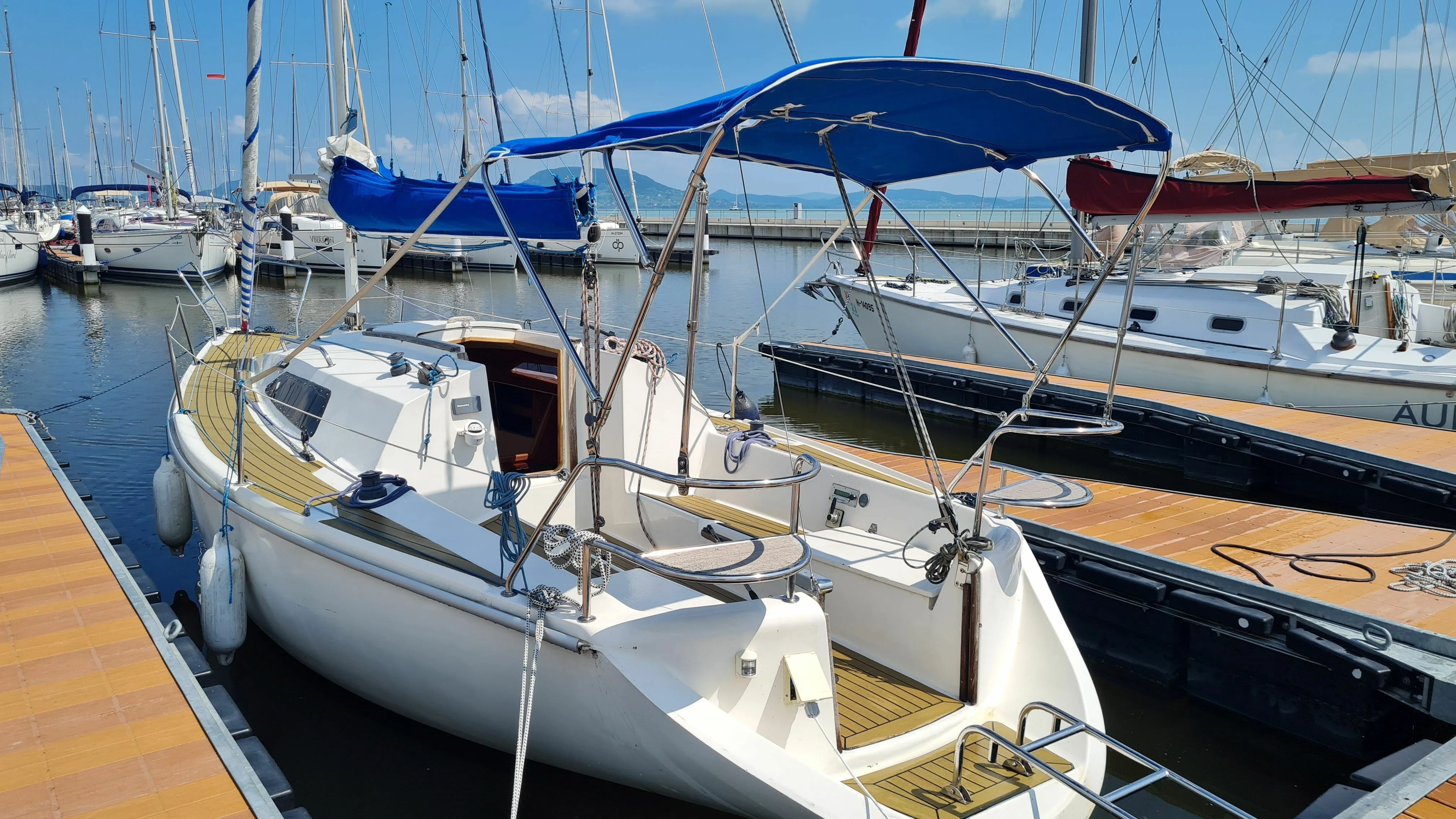 Rent a 9.1m Regina 31 Sailing Yacht in Balatonfenyves