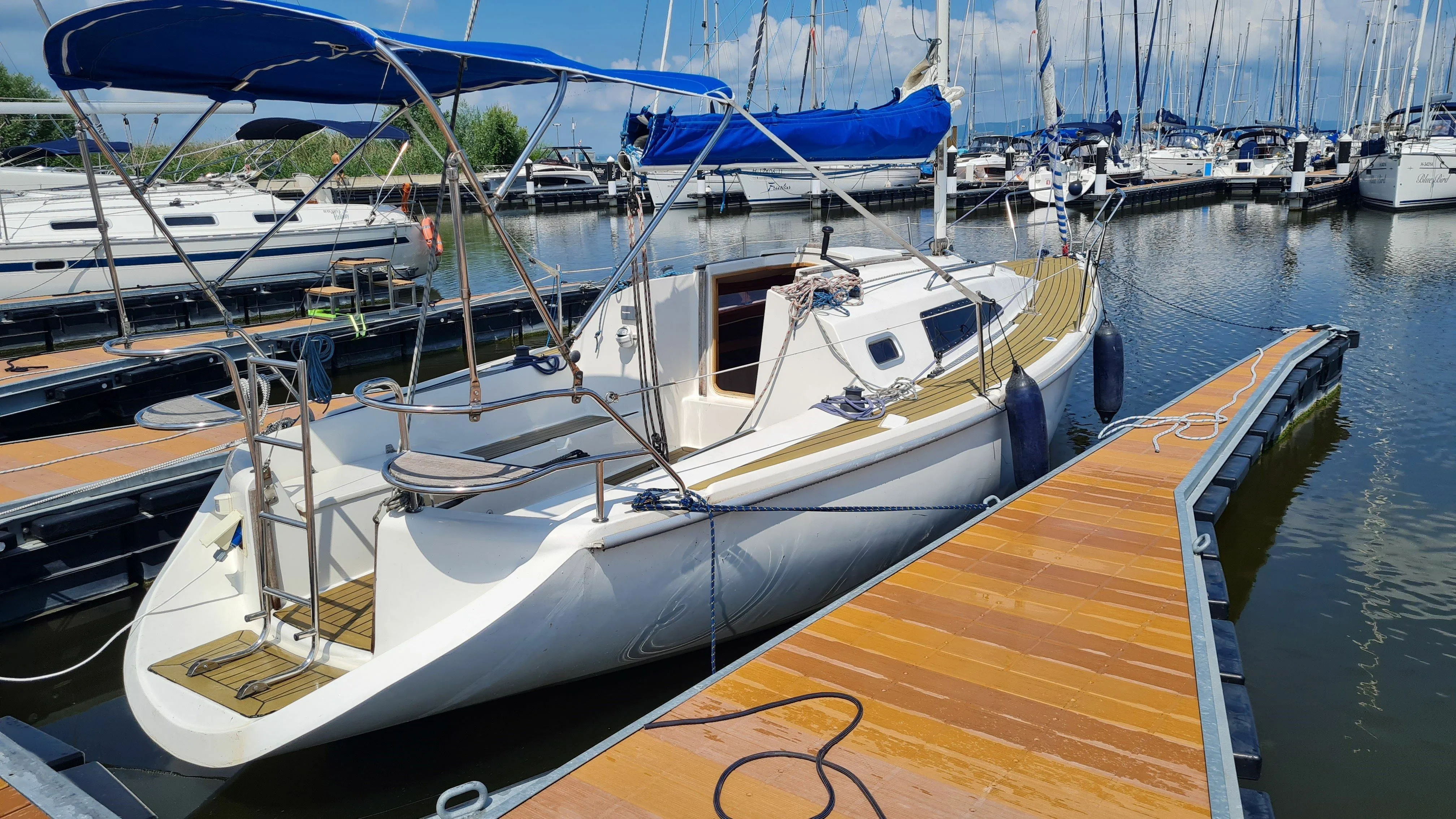 Rent a 9.1m Regina 31 Sailing Yacht in Balatonfenyves
