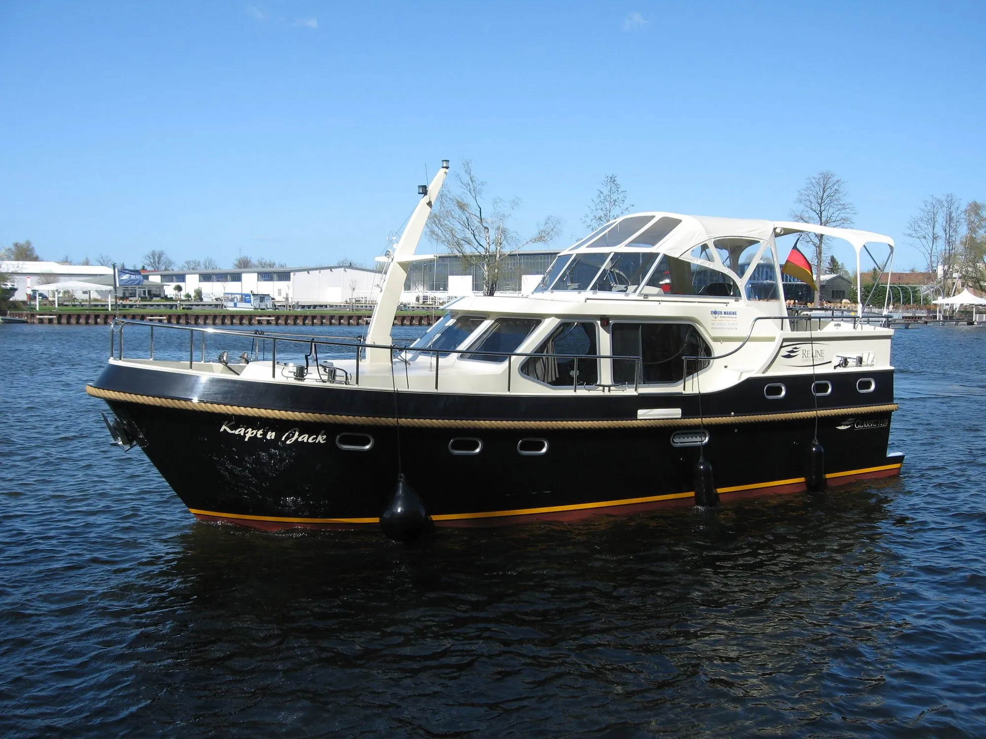Explore Zehdenick on a 11.3m Rental Motor Yacht