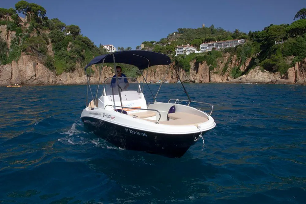 Rent a 4.5m Remus 450 Motor Boat in Blanes