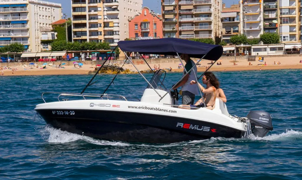 Rent a 4.5m Remus 450 Motor Boat in Blanes