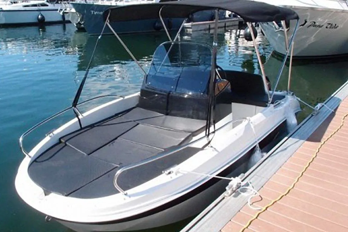 Rent a 4.5m Motor Boat Remus 450 in Blanes