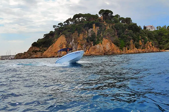 Rent a 4.5m Motor Boat Remus 450 in Blanes