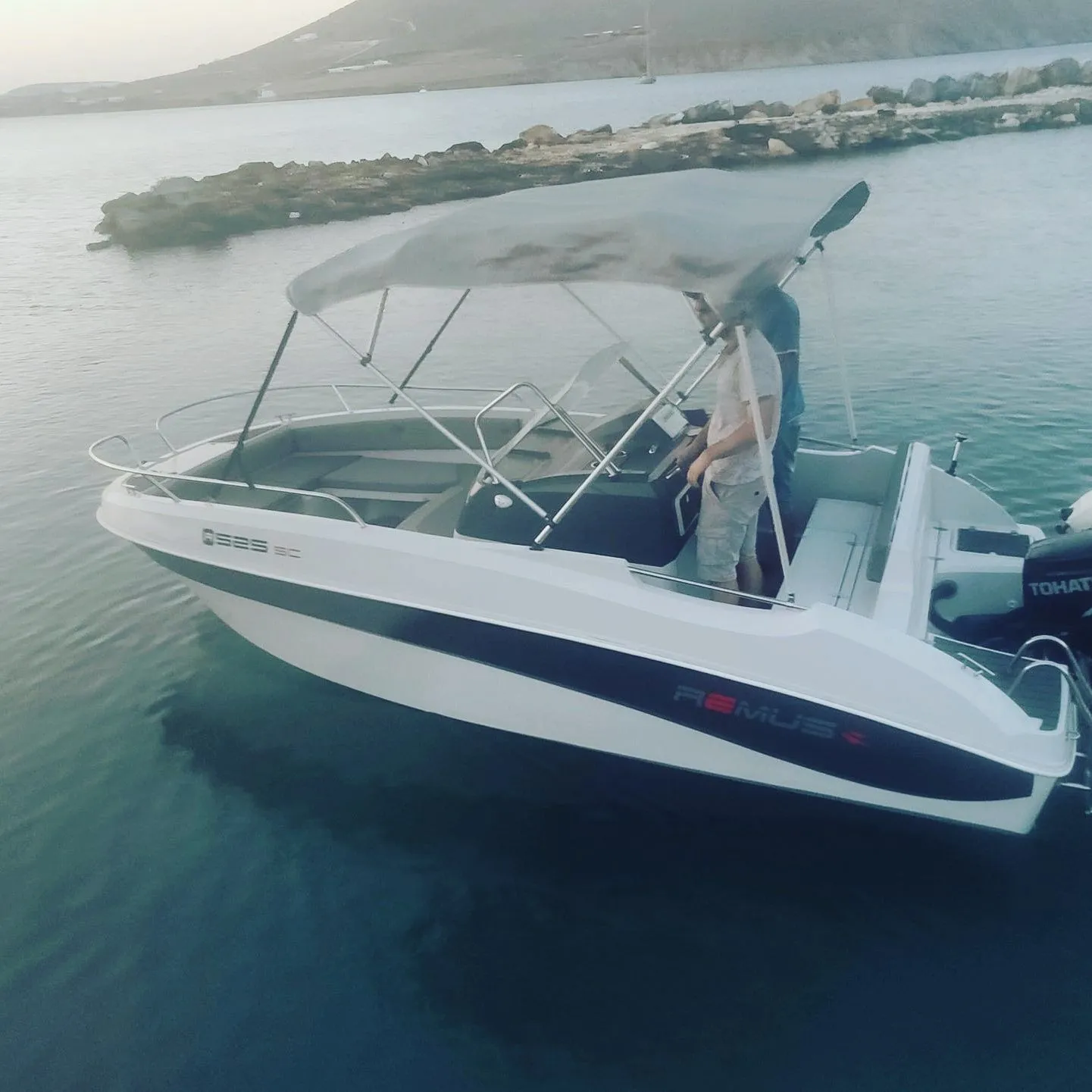 Charter a 5.3m Motor Boat Remus 525 SC in Piso Livadi
