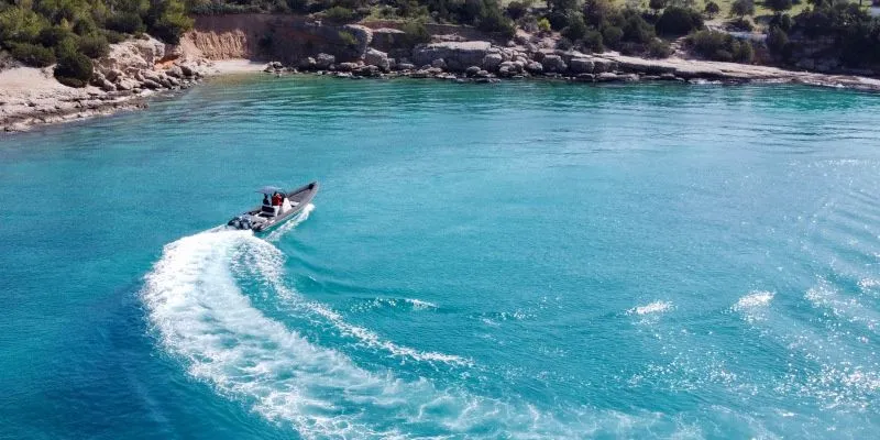 Charter a 8.6m Motor Boat in Porto Heli