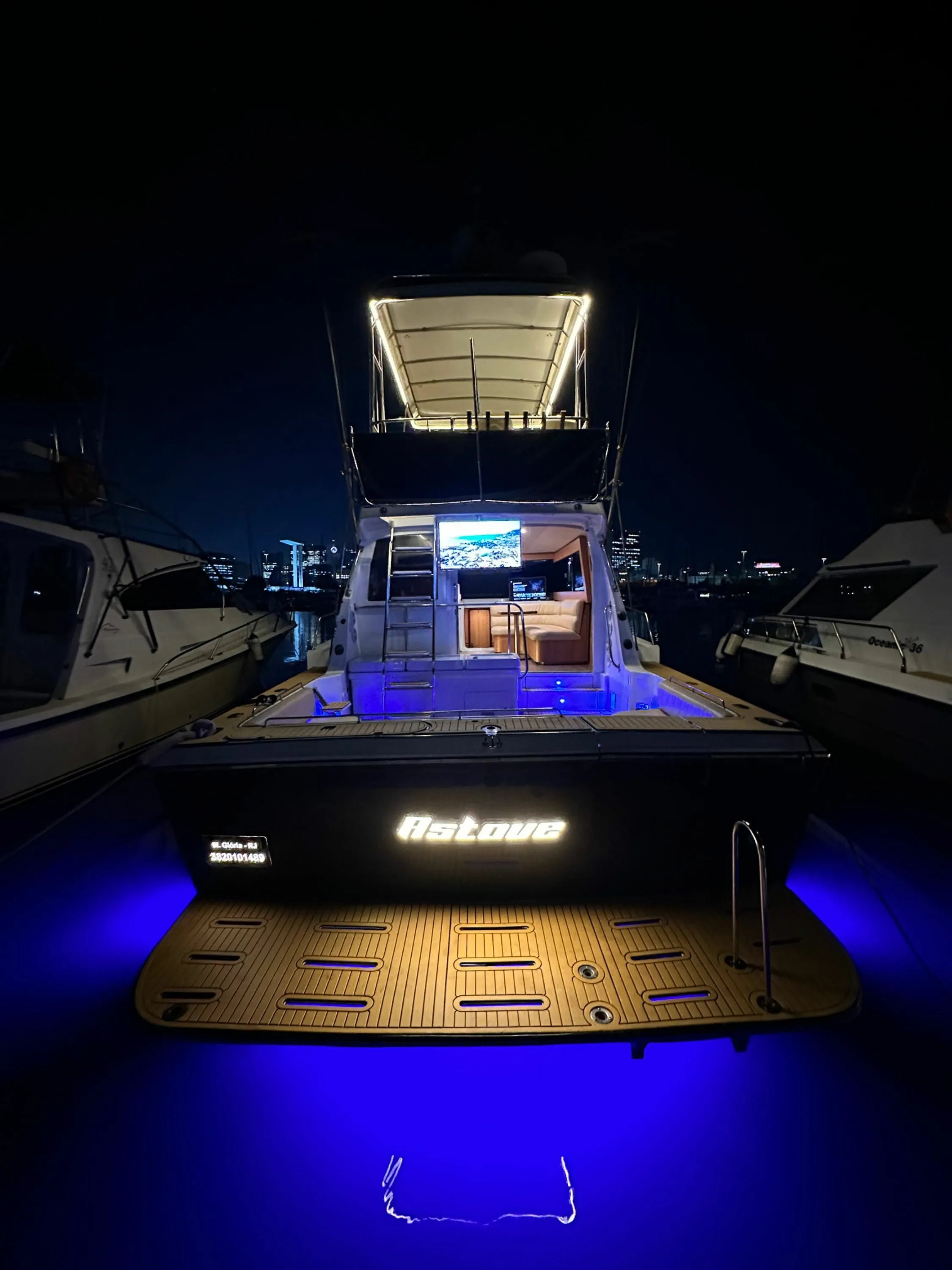 Rent a 15.21m Boat in Rio de Janeiro