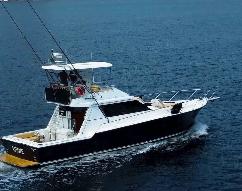Rent a 15.21m Boat in Rio de Janeiro