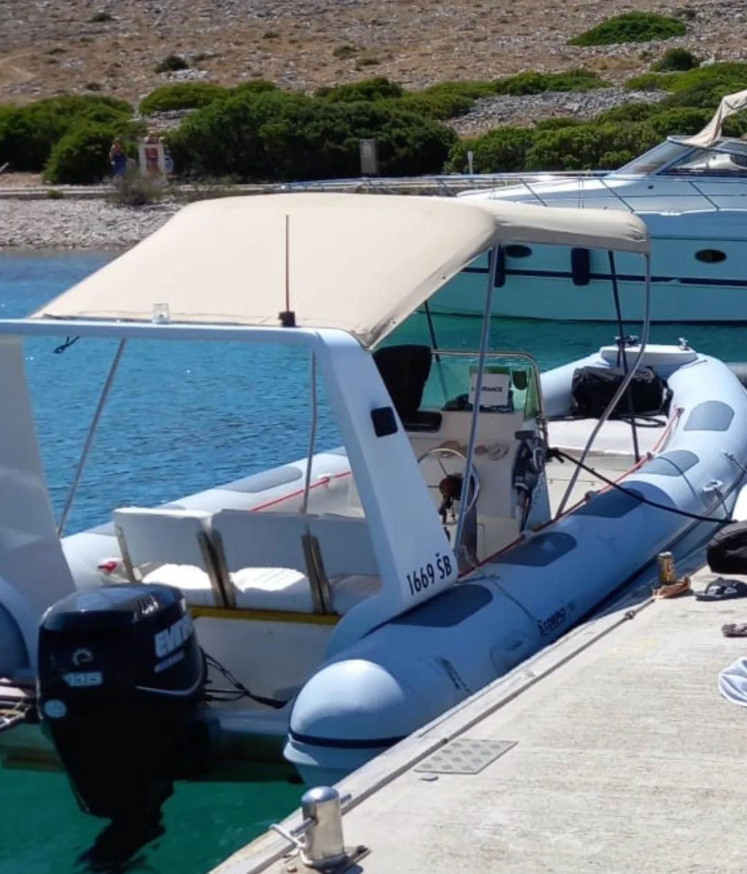 Rent a 5.99m RIS Marine Exclusive 599 Motor Boat in Šibenik