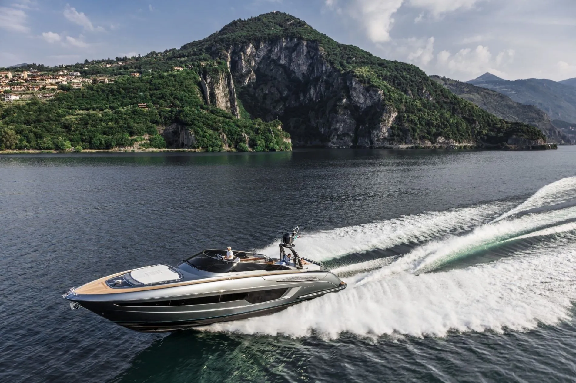 Rent a 17.27m Motor Yacht Riva 56 Rivale in Sorrento
