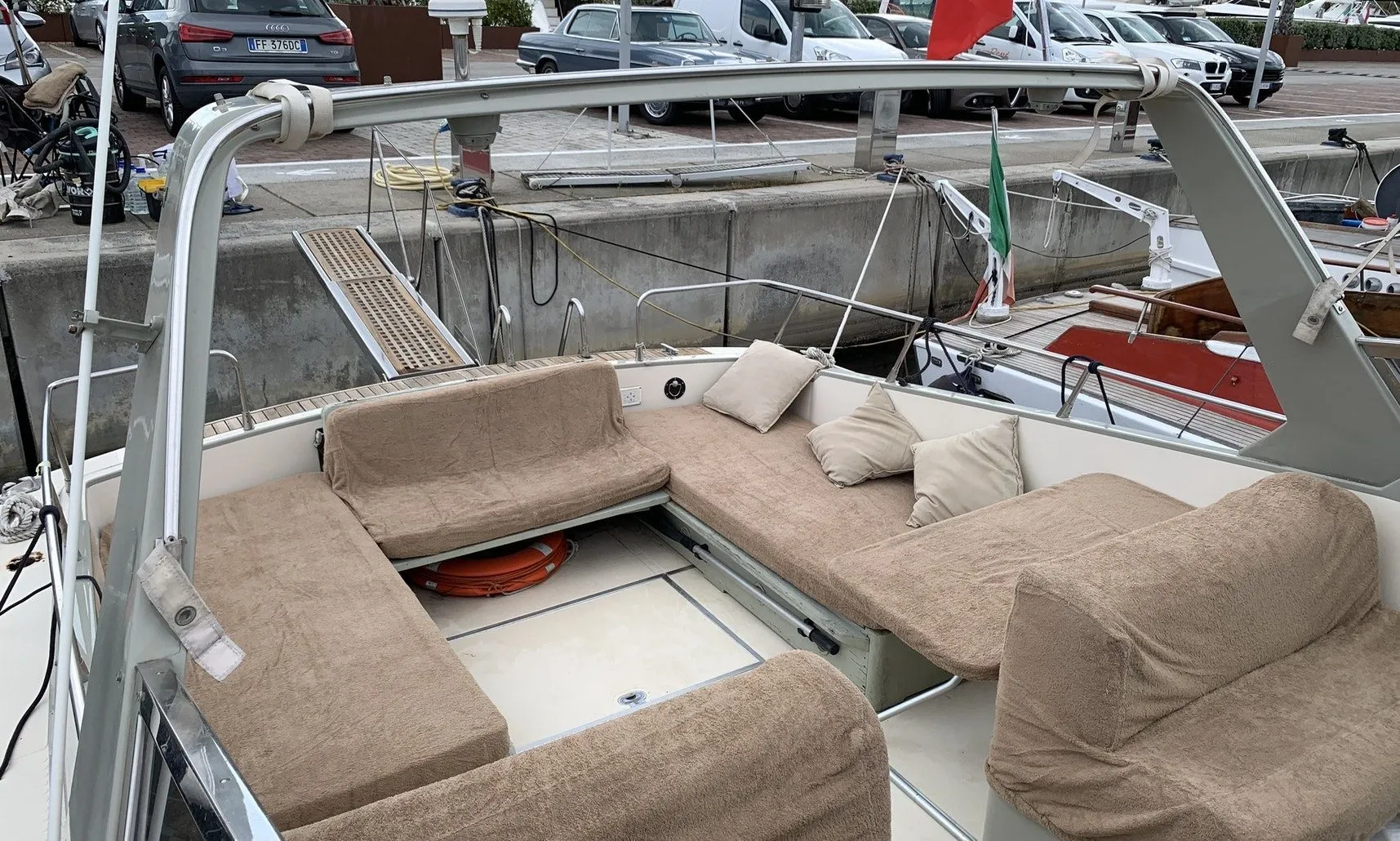 Rent a 11.58m Boat in La Spezia