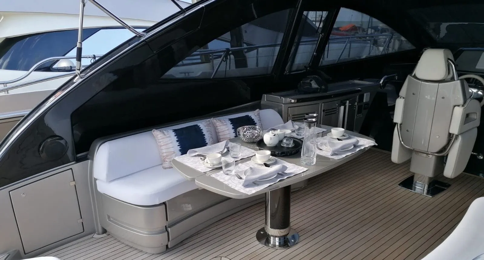 20m Marseille Motor Yacht Riva Vertigo 63 Hire