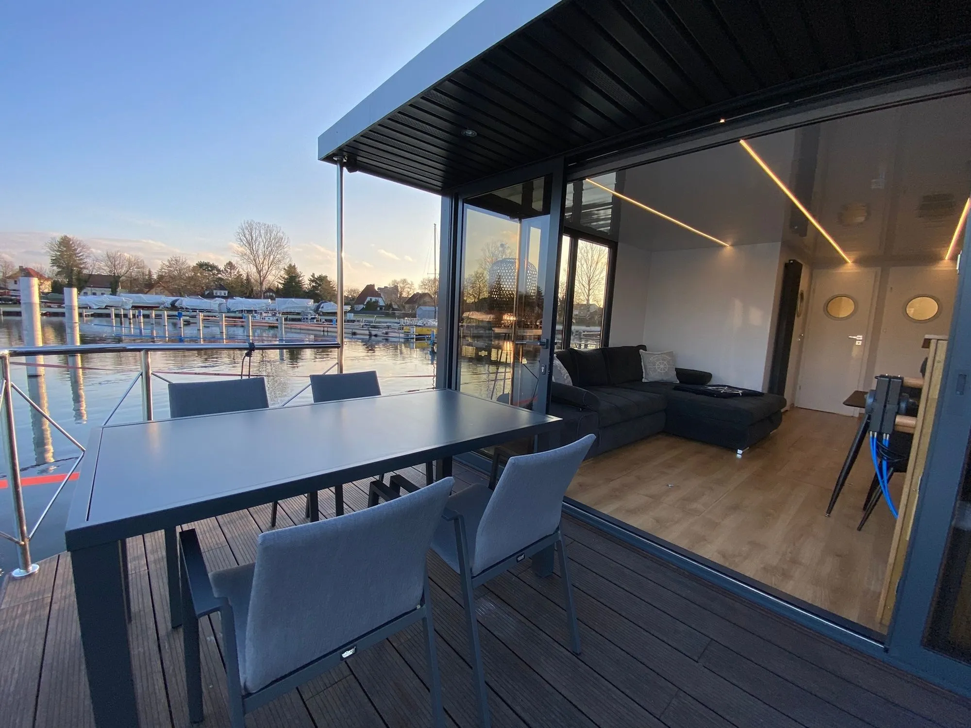 Berlin Kiralık 2 Kabinli 11.95m Ev Tekne