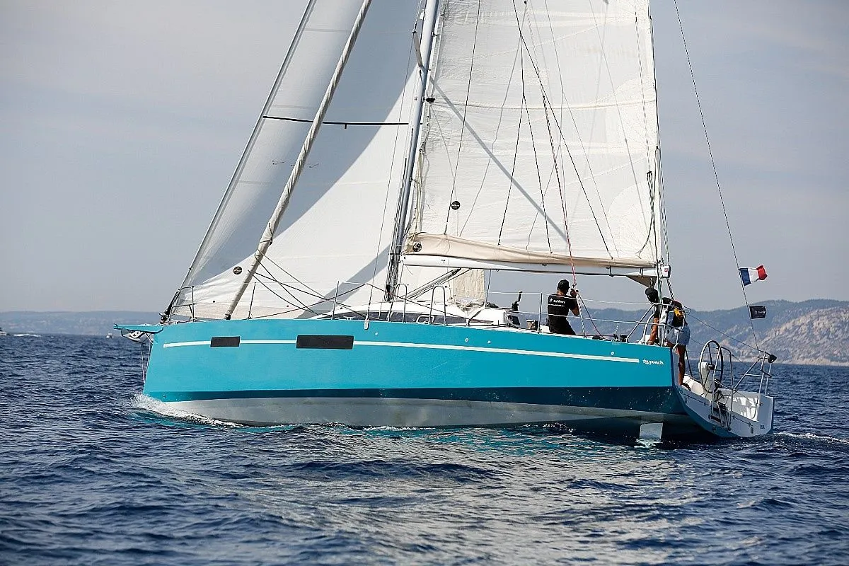 Boot - Explore Marseille on a 10.69m 2 Cabin Sailing Yacht Rental