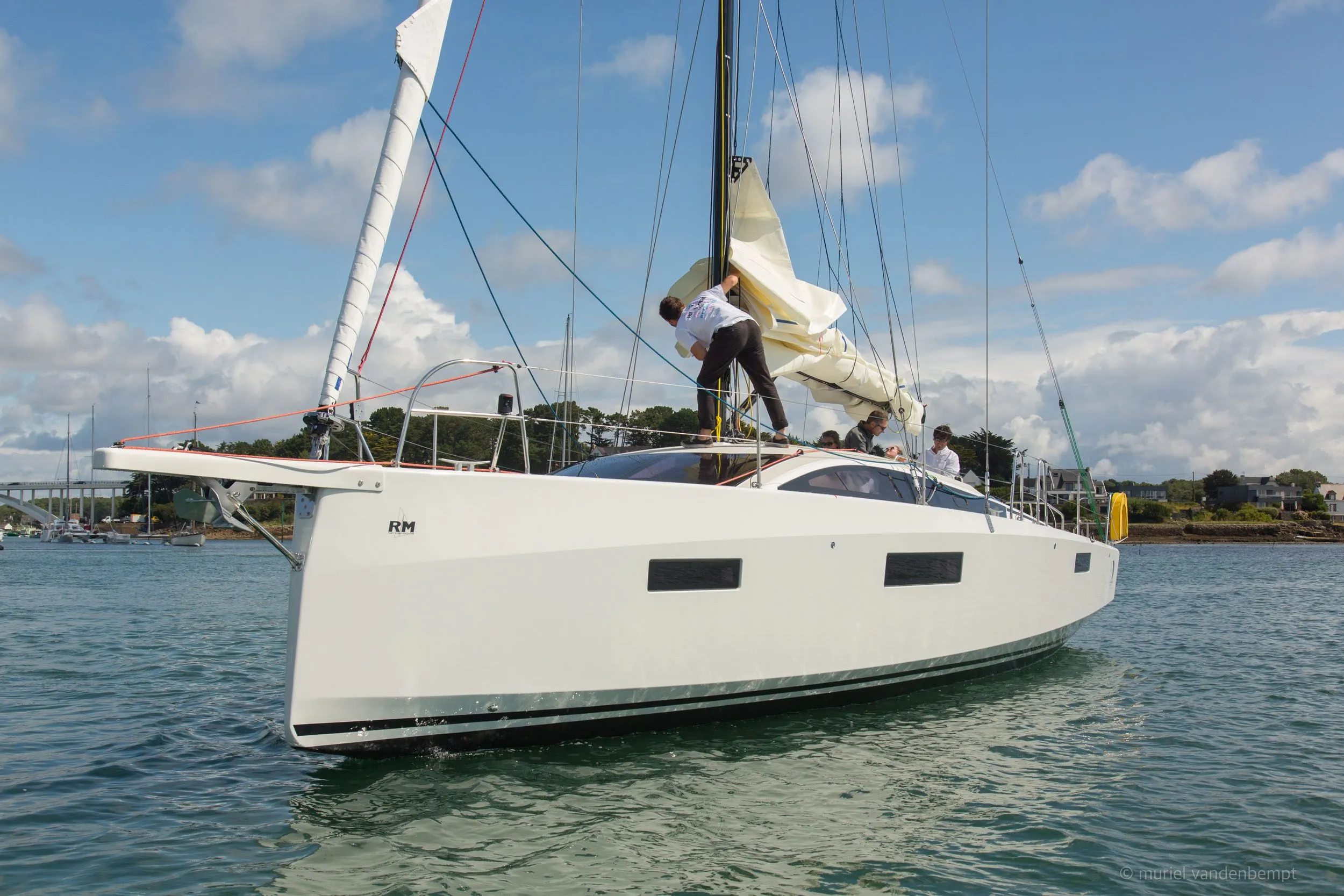 Boot - Explore La Trinite-sur-Mer on a 11.8m Rental Boat