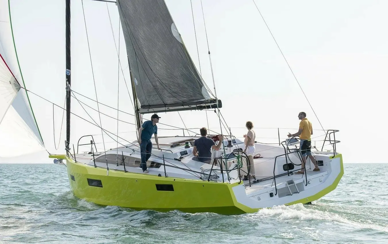 Charter a 11.8m Sailing Yacht in Lorient
