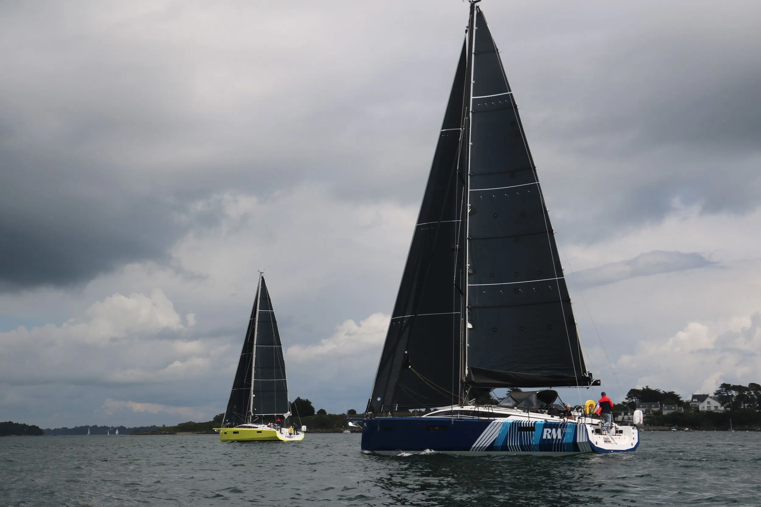 Чартер Khelios 2 - 3