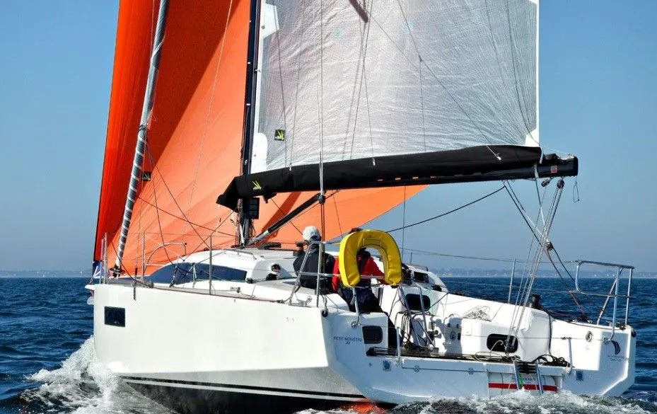 Boot - 9.65m La Trinite-sur-Mer Sailing Yacht Hire