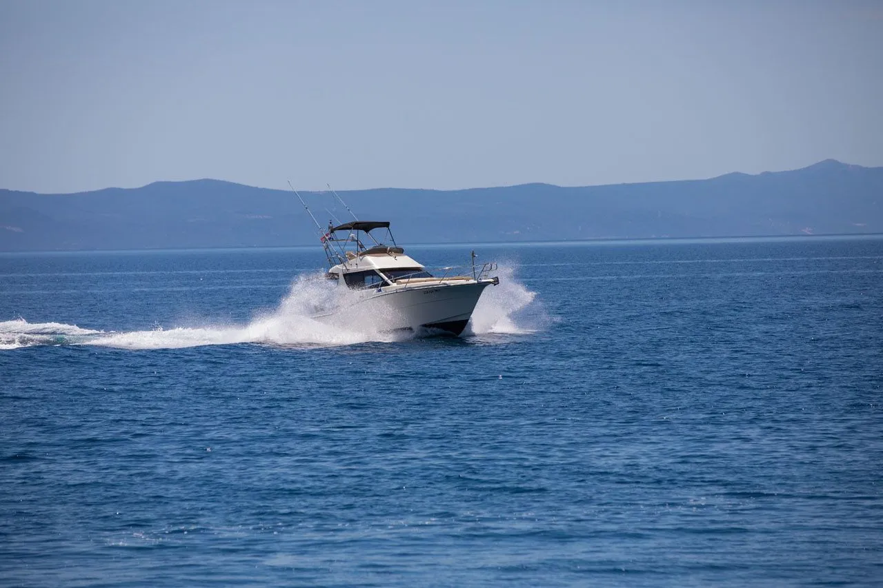 10.4m Makarska Rodman 1040 Motor Yacht Hire