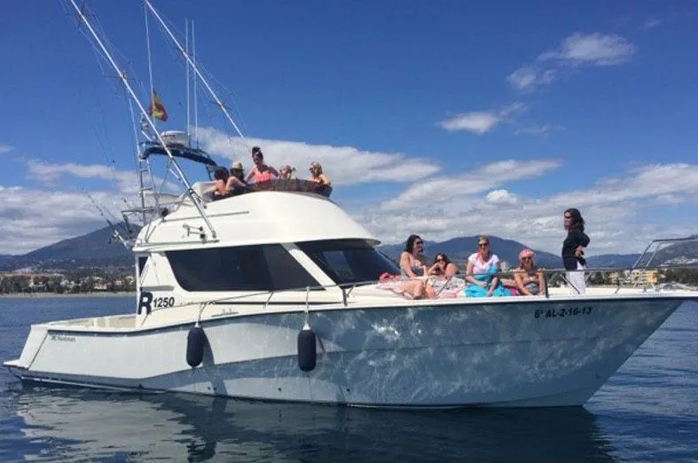 Luna Charter Boat