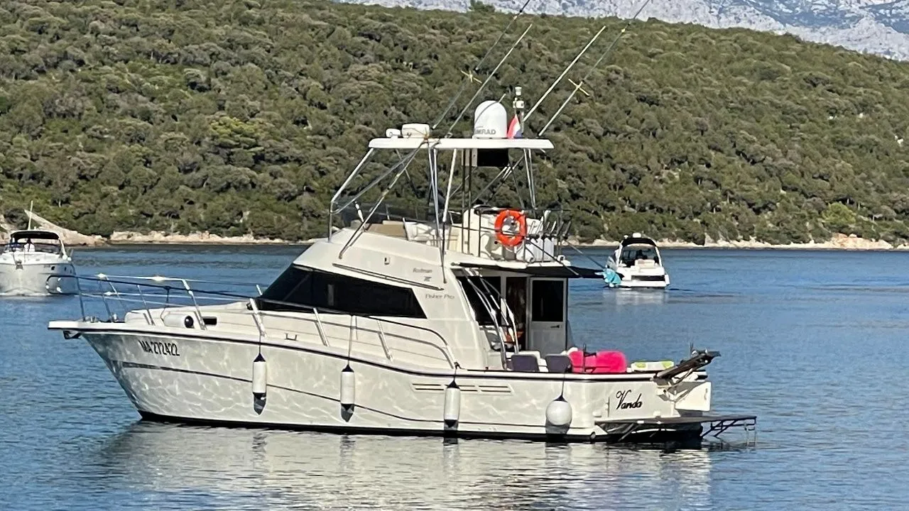 Rent a 13.4m Motor Yacht Rodman 1250 in Makarska