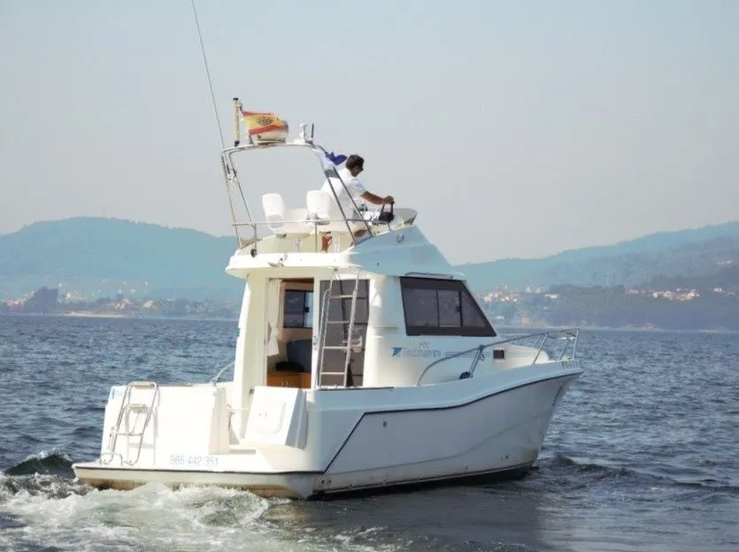 Rent a 8.9m Boat in Vigo