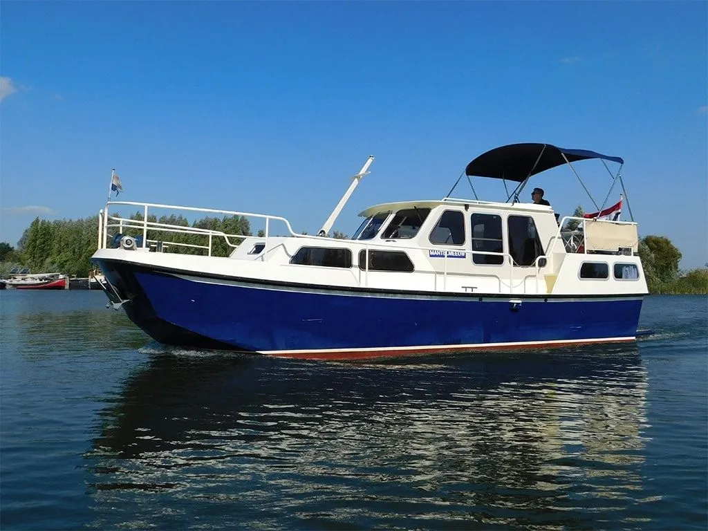 Mantelmeeuw Charter Boat