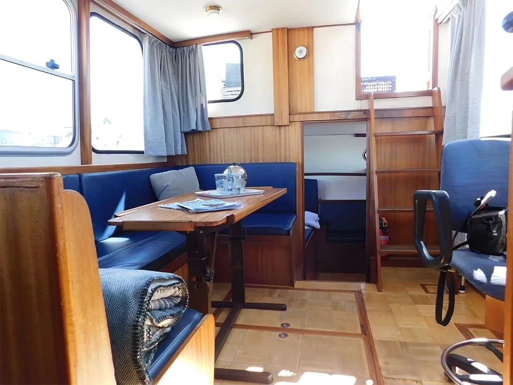 Mantelmeeuw Charter Boat
