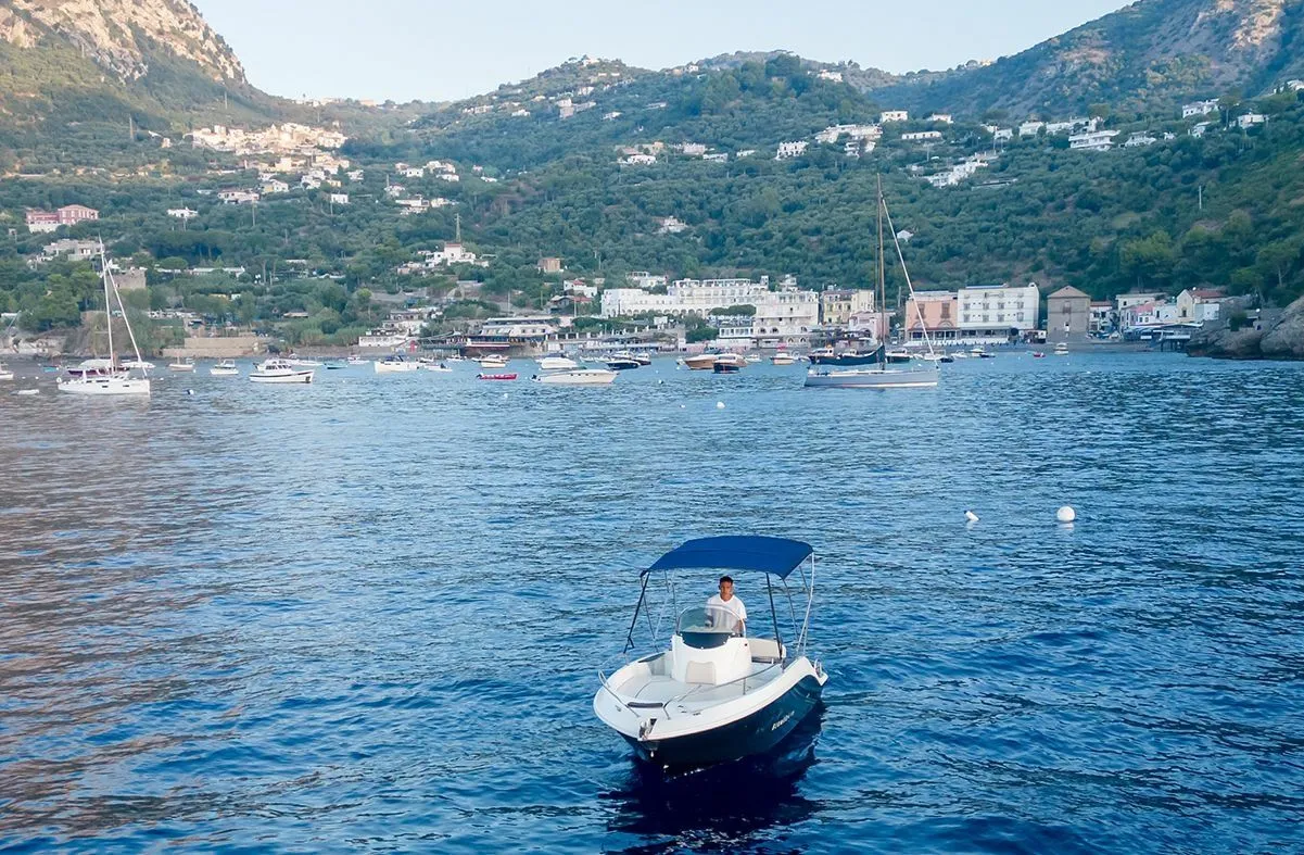 5.7m Positano Motor Boat Hire