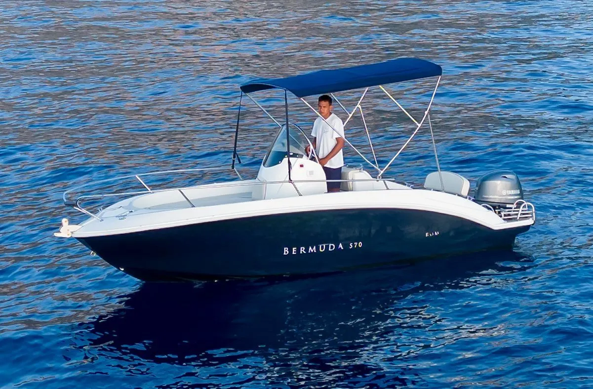 5.7m Positano Motor Boat Hire