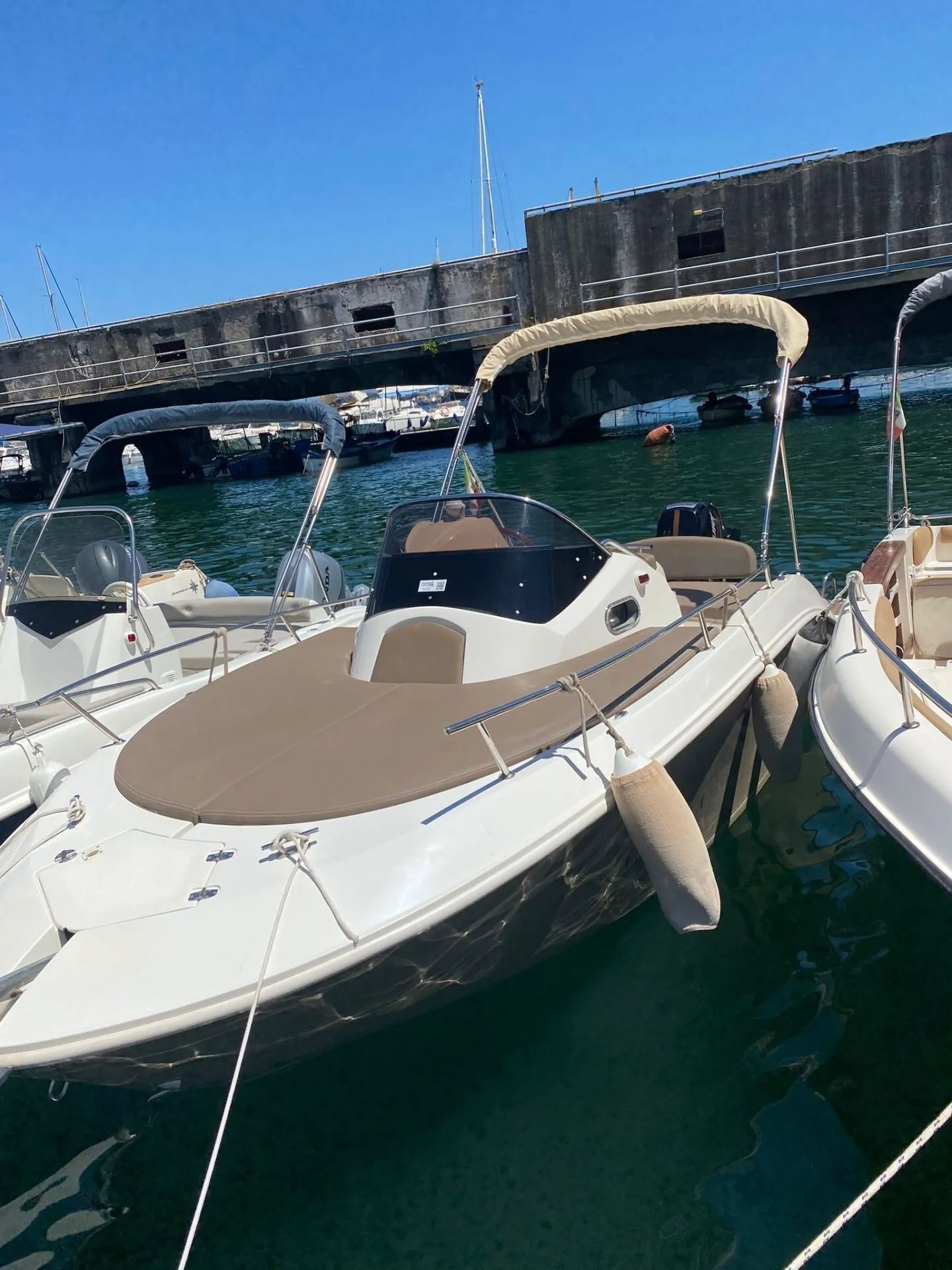 Charter a 5.85m Motor Boat in Castellammare di Stabia