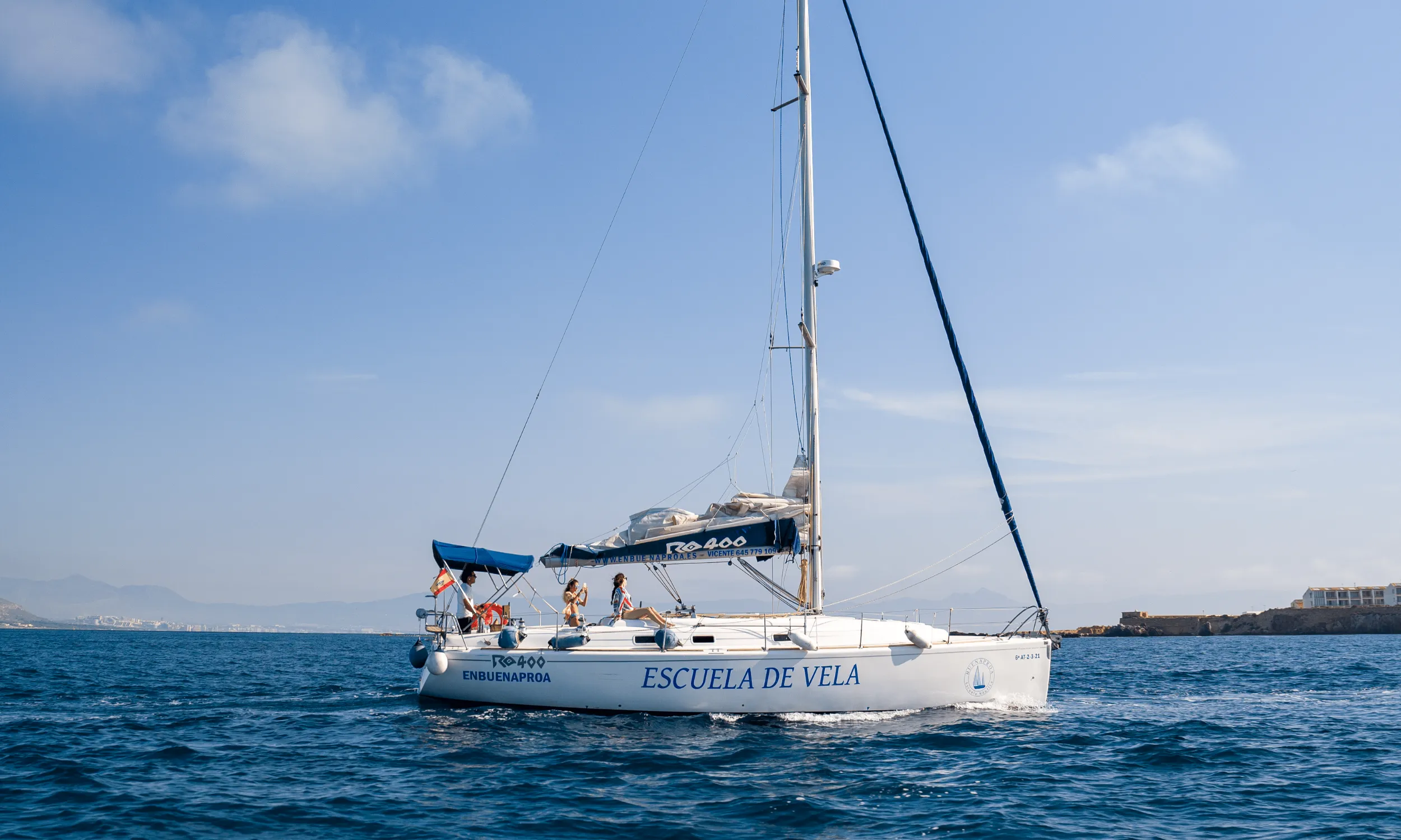 En Buena Proa Charter Boat