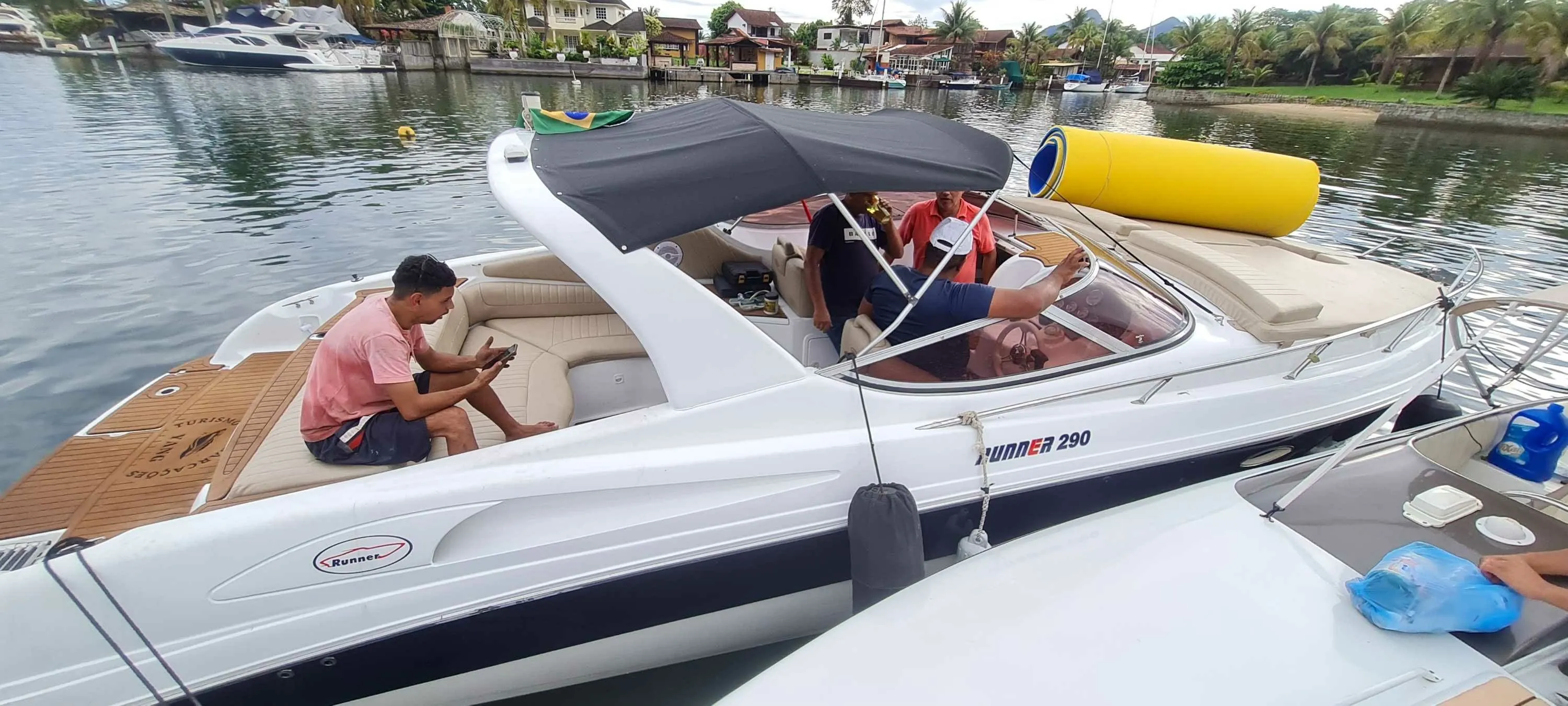 Rent a 8.84m Boat in Bracui