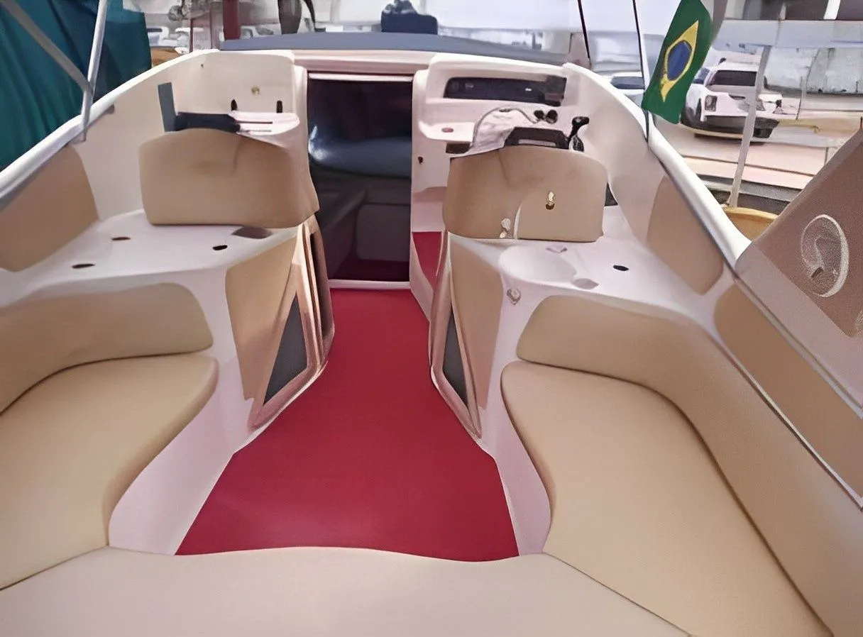 Charter a 10m Runner 33 in Angra dos Reis