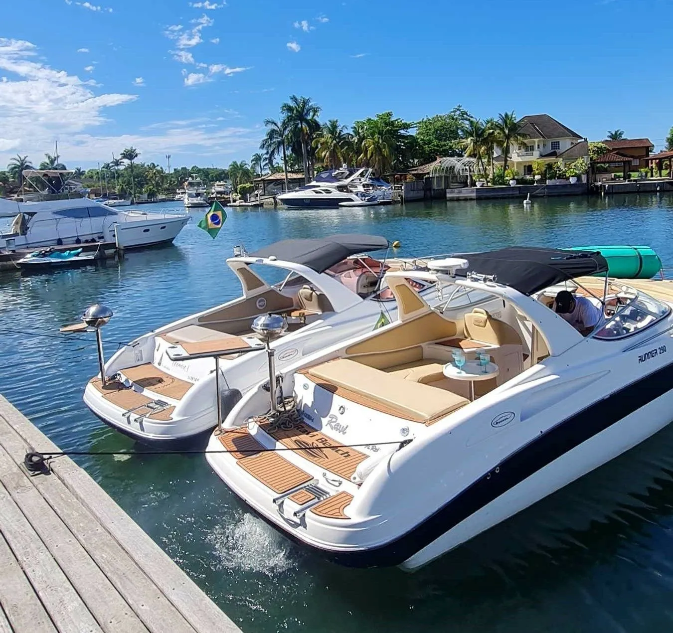Explore Bracui on a 11.58m Runner 380 Motor Yacht Rental