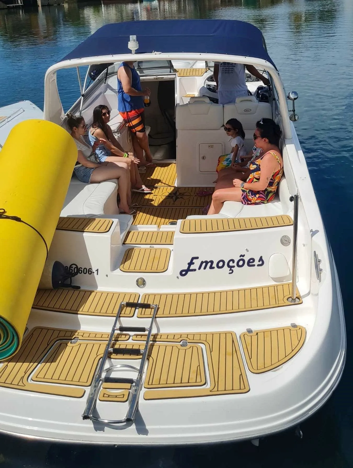 Emocoes Charter Boat