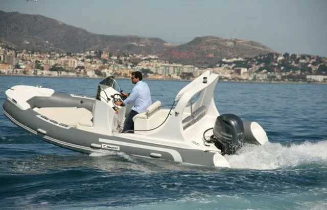Rent a 5.8m Motor Boat in Lagos