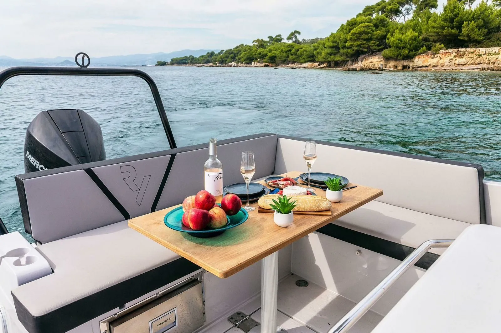 Magnifica Charter Boat