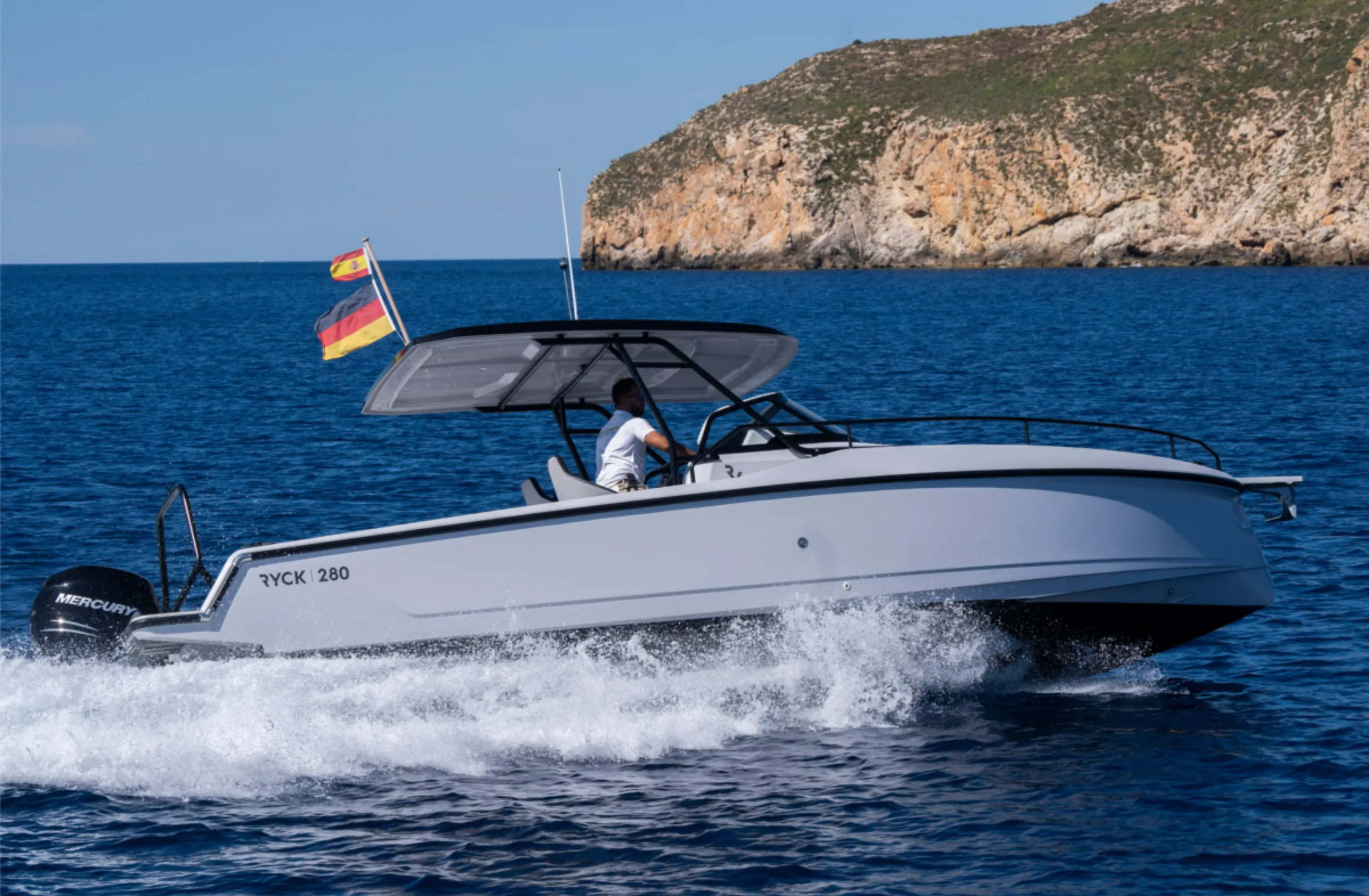 Rent a 9.51m Motor Yacht in El Toro